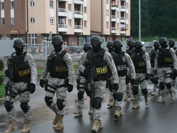 SIPA u Krajini uhapsila osam osoba: Pronađeni oružje, eksploziv i municija