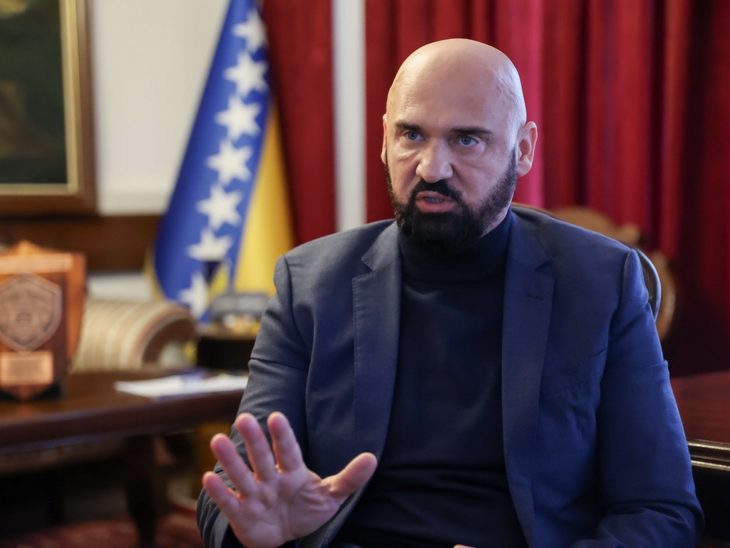 Širenje neutemeljenih tvrdnji i insinuacija doprinosi stvaranju političkih tenzija