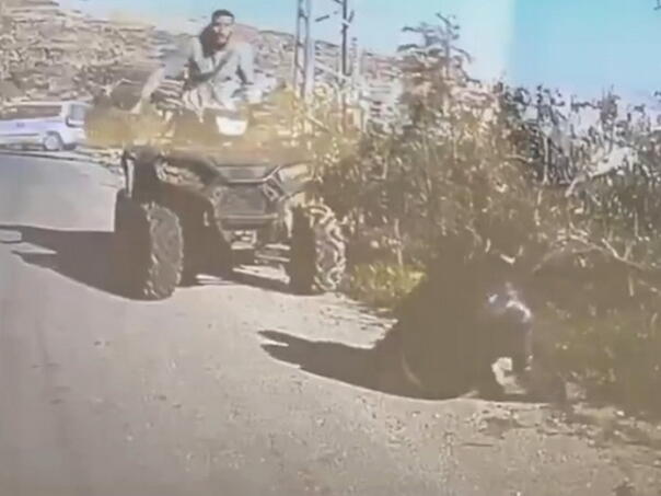 Širi se snimka: Namjerno se zabio u Palestinca koji se molio