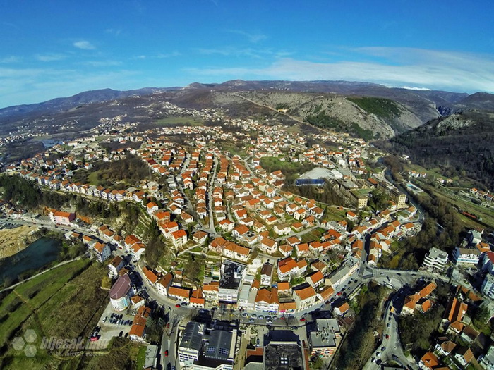 Širokobriježaninu koji je napao policajca određen pritvor