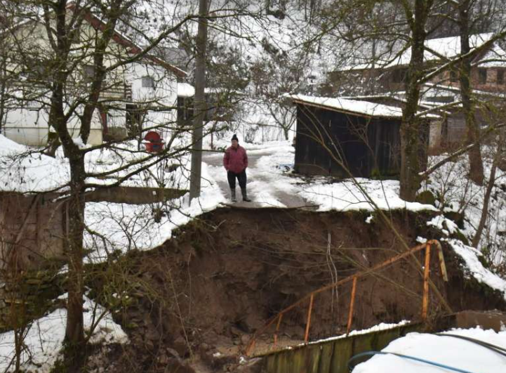 Zbog rušenja mosta stanovnici Mihovića odsječeni