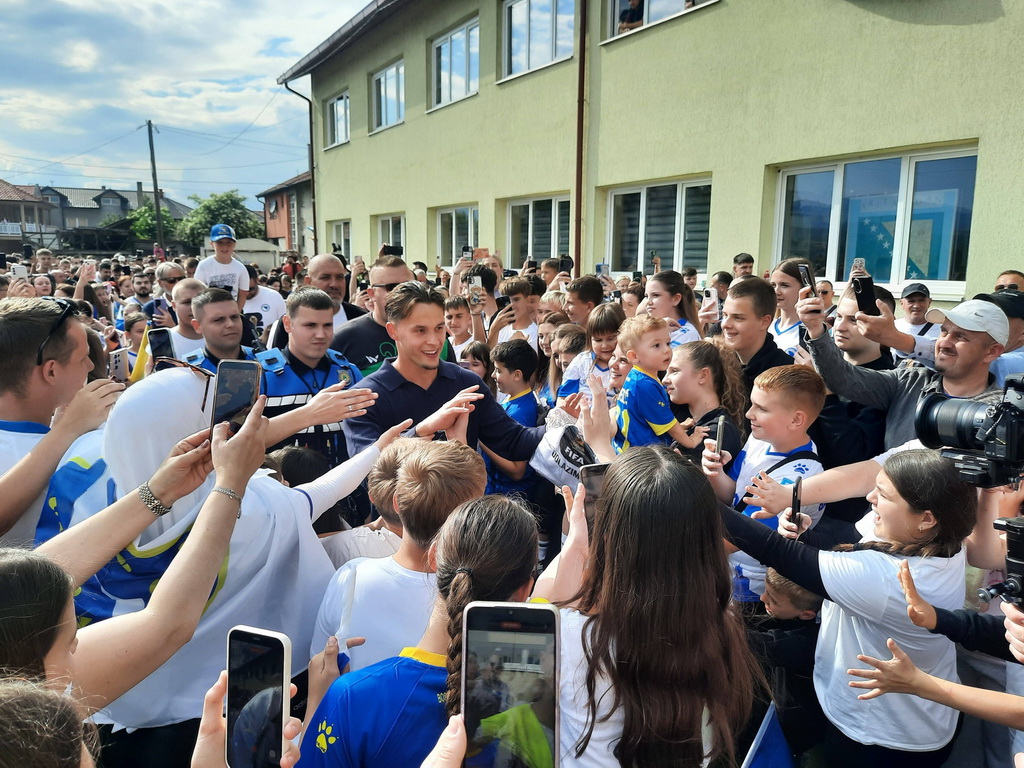 Sjajna atmosfera u Orahovici: Amar Dedić dočekan uz ovacije