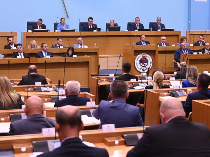 Sjednica NSRS biće nastavljena u utorak raspravom o zabrani pušenja u zatvorenim prostorima