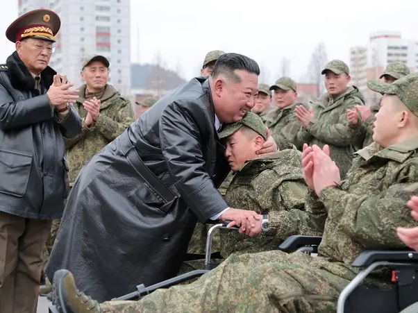 Sjevernokorejski vođa pohvalio vojnike koji se bore u "stranoj zemlji"