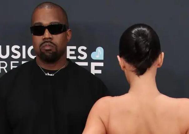 Skandal na dodjeli Grammyja! Bianca sa Kanyeom došla gola, policija ih istjerala