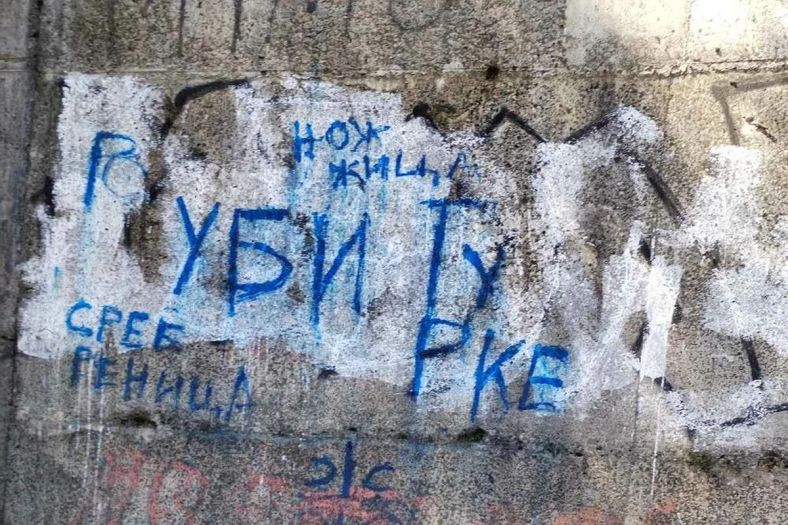 Skandalozni grafiti u Bijelom Polju: "Nož žica Srebrenica" i "Ubij Turke"