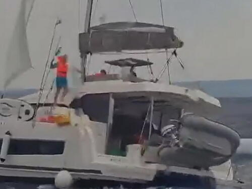 Skiper pao u more kod Šolte, traže ga brodovi, avion i helikopter