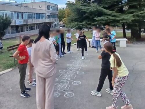 Škola u BiH zabranila mobitele, šminkanje, lakirane nokte, farbanje kose...
