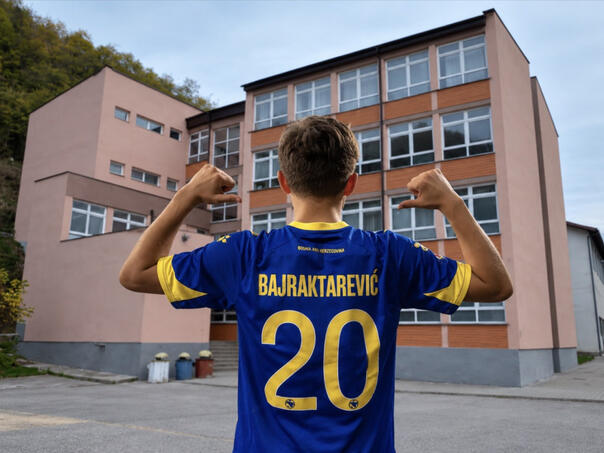 Škola u Srebrenici dres reprezentacije BiH proglasila “uvredljivim”