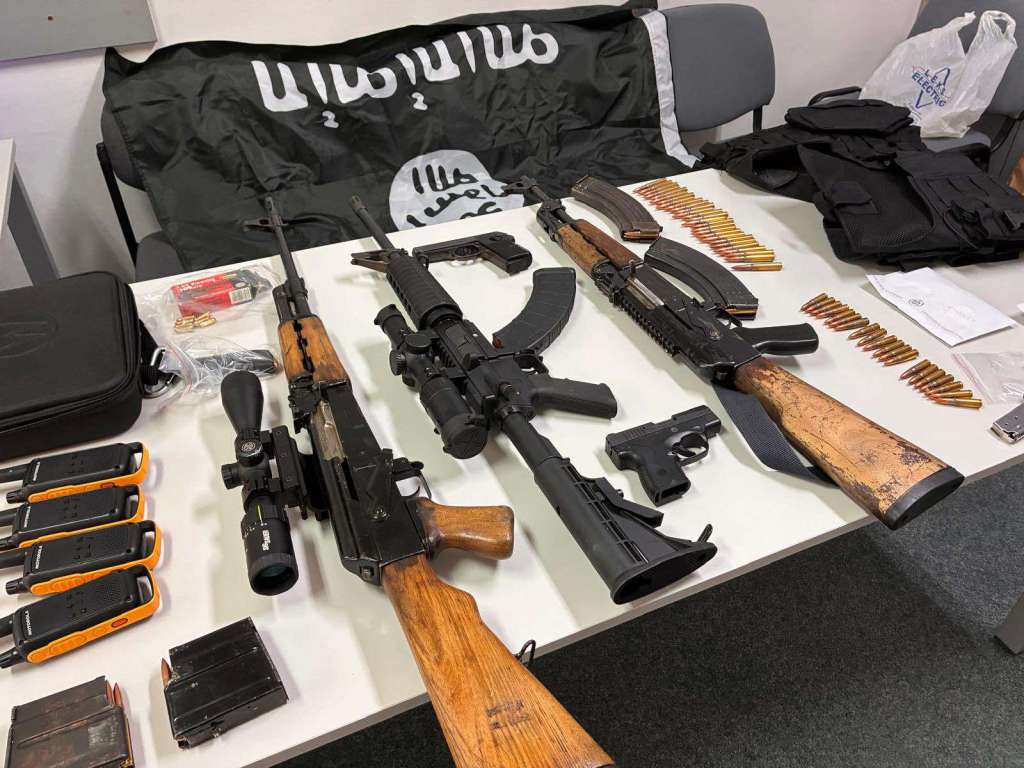 Skoplje: Pet osoba uhapšeno, policija pronašla arsenal oružja i zastavu ISIS-a
