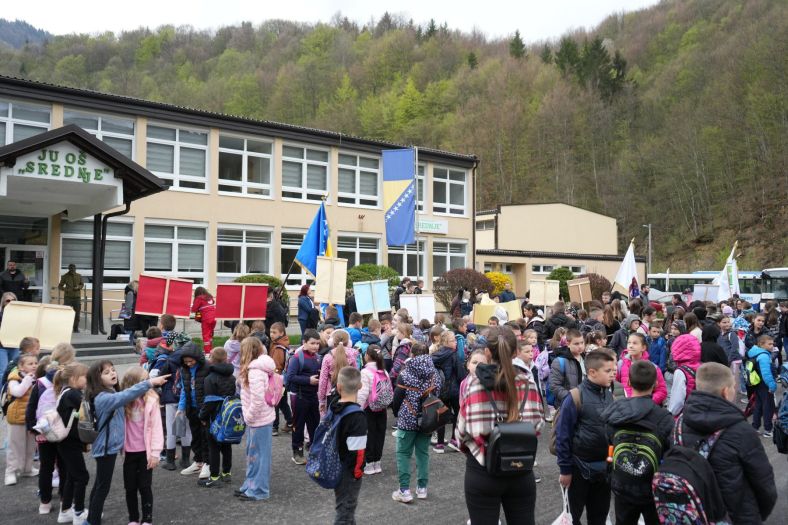 Skoro 200 učenika u eko-akciji: "Zelena staza znanja"