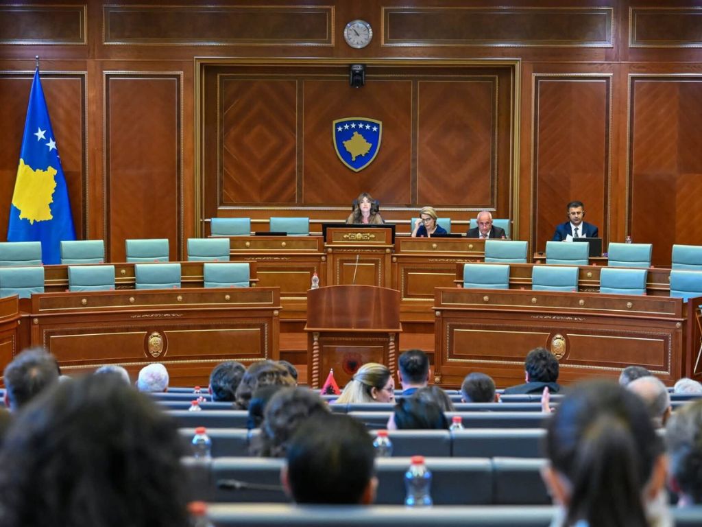 Skupština Kosova usvojila deklaraciju, osporavaju presudu Tačiju i čelnicima OVK-a