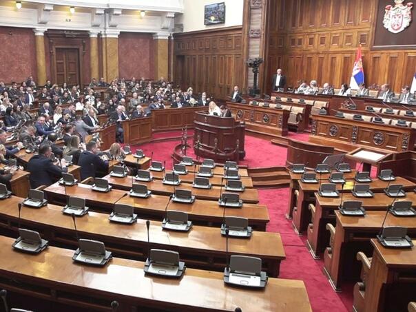 Skupština Srbije odgodila glasanje o nepovjerenju vladi