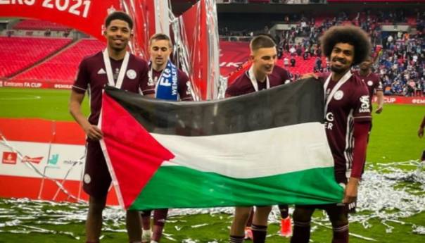 Slavili osvajanje FA kupa podržavajući Palestinu