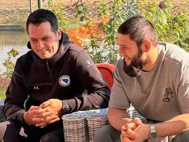 Slavni MMA borac Hamzat Čimajev posjetio Zmajeve na Ilidži