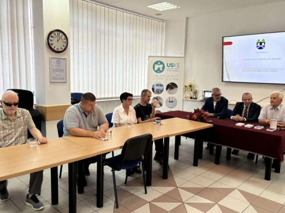 Slijepim osobama u Sarajevu uručeni pametni telefoni koji će im olakšati svakodnevni život