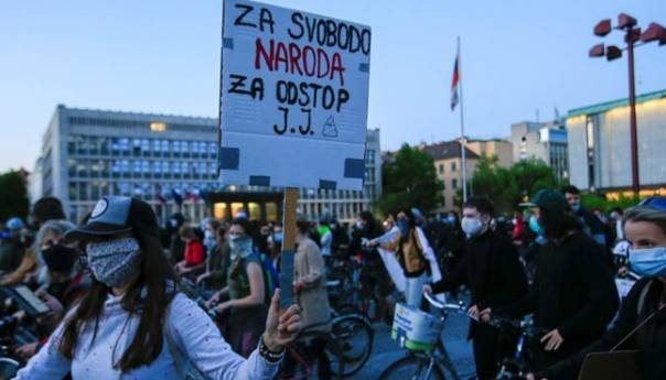 Slovenci na biciklima prosvjedovali protiv vlade
