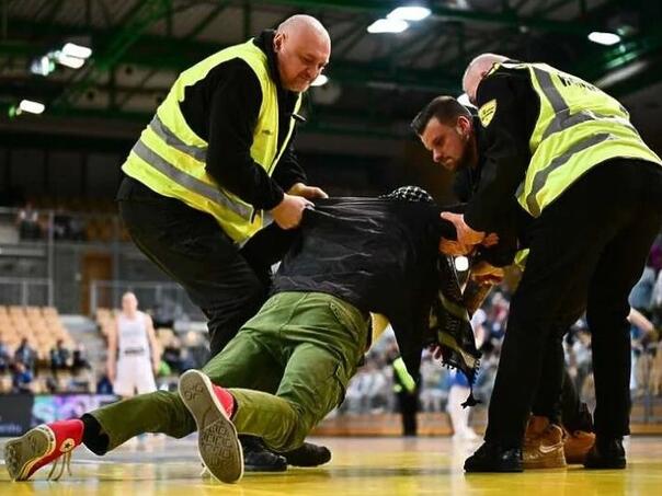 Slovenci navijali za Palestinu na meču s Izraelom, poznati glumac uletio na teren
