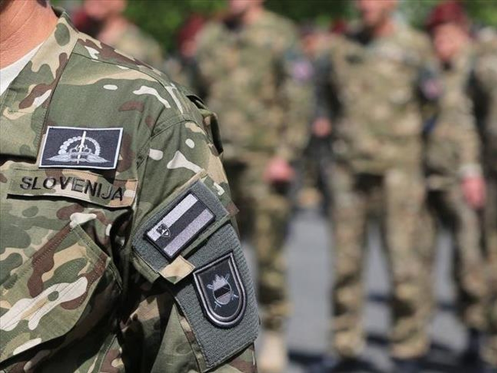 Slovenija šalje dva vojna oficira na Grenland