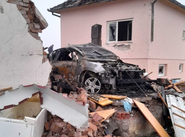 Snažna eksplozija na sjeveru BiH: Uništena kuća i automobil