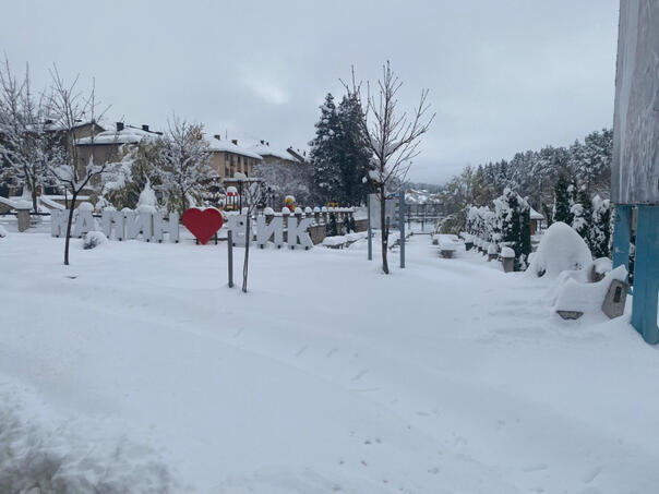 Snijeg do pola metra u Kalinoviku, biračka mjesta zametena