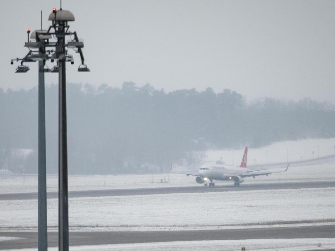 Snijeg i led paralizovao saobraćaj na berlinskom aerodromu