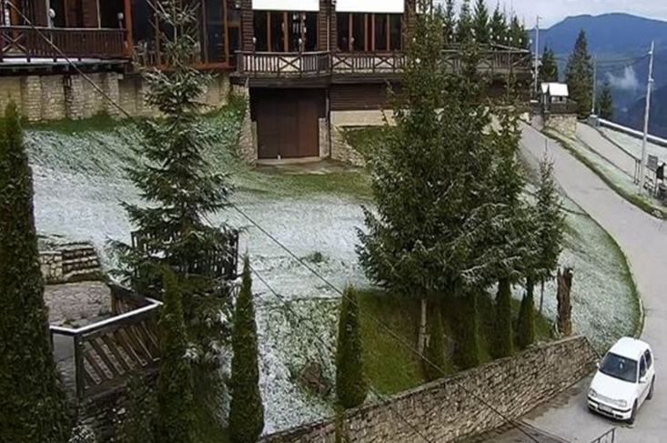 Snijeg na Vlašiću, izmjereno minus sedam stepeni! 
