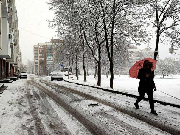 Snijeg širom zemlje, kiša samo na jugu
