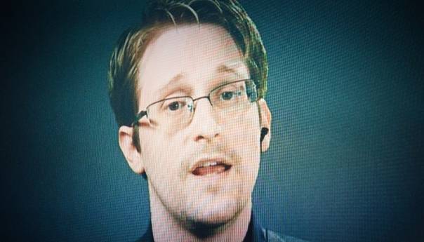 Snowden će američkoj vladi vratiti 5 miliona dolara zarađenih na knjigama i govorima
