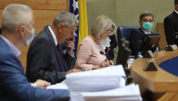 SNSD dolazi na sjednicu, očekuje se da će glasati za budžet