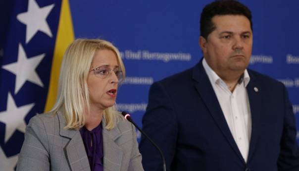 SNSD odustaje od isplate plata državnim službenicima iz RS