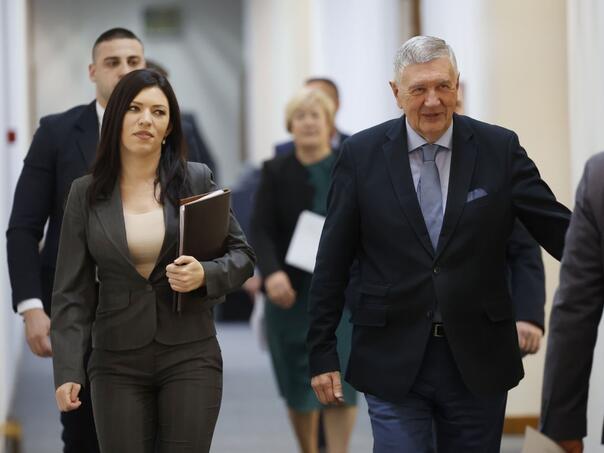 SNSD traži hitnu sjednicu: Poništavanje odluka Schmidta ili napuštanje institucija