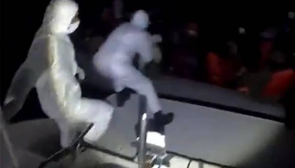 Soylu objavio videosnimak i tvrdi: Grci pale ilegalne migrante