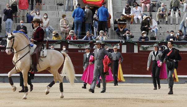 Španci prvi put od početka pandemije u madridskoj areni gledali borbu bikova