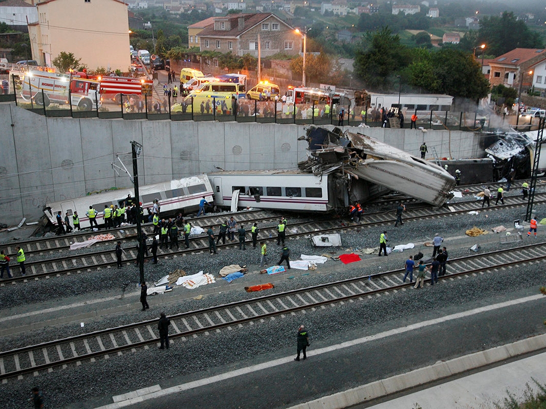 Španija traga za žrtvama nesreće: Teška mehanizacija pretražuje teren