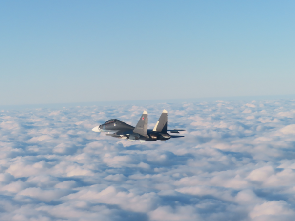 Španski F-18 presreo ruski Su-30 s čudnim naoružanjem