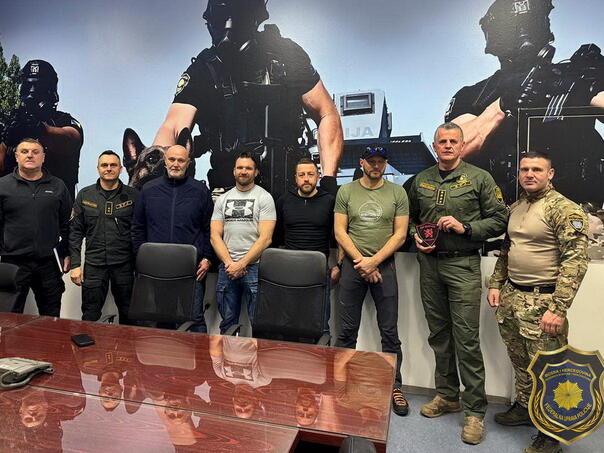 Specijalna policijska jedinica održala zajednički trening zimskog alpinizma sa Specijalnom policijskom jedinicom Slovenije