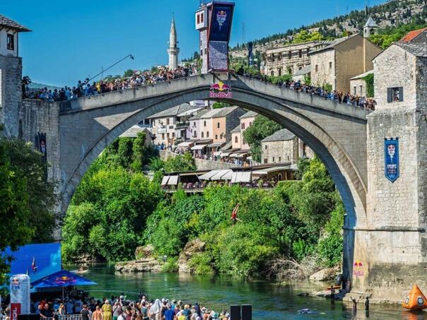 Spektakl na Starom mostu: Otvoreno veliko finale Red Bull Cliff Divinga