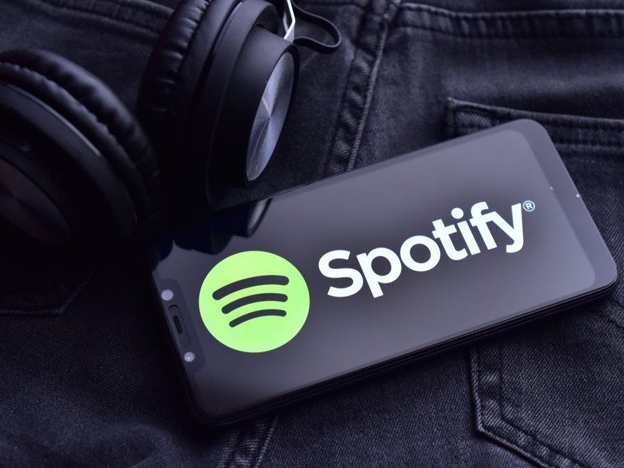 Spotify uvodi oznaku za AI sadržaj: Korisnici će znati ko nije stvarna osoba
