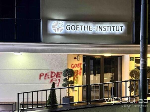 Sramne poruke: Zgrada Goethe Instituta u Sarajevu na meti vandala