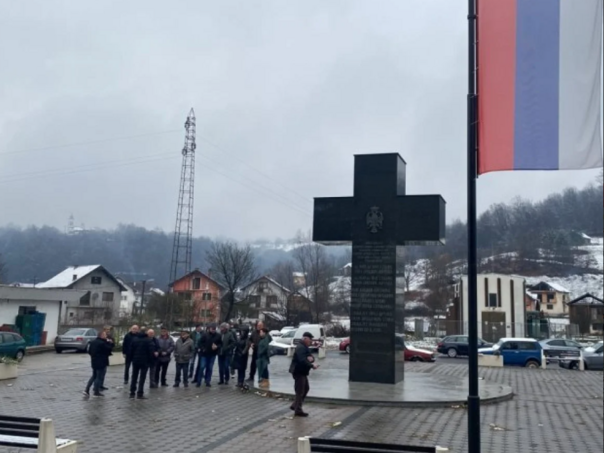 Sramotni skup podrške osuđenom Vojinu Pavloviću održan u Kravici kod Bratunca