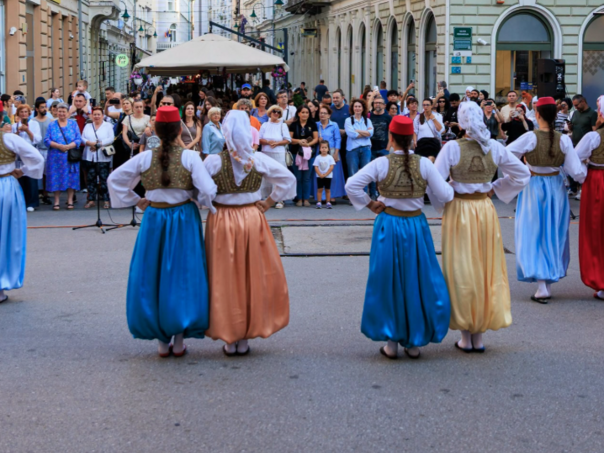 Srce Sarajeva zaplesalo uz "Sve boje tradicije"
