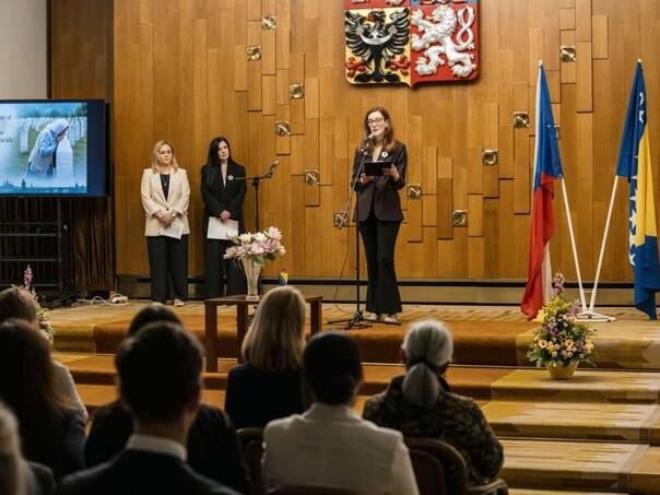 Srebrenica u srcu Praga: Češki parlament odao počast žrtvama genocida