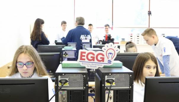 Srednjoškolci u KS uskoro će u nastavi izučavati osnove preduzetništva