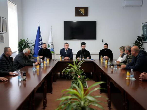 Srpski patrijarh Porfirije pomogao porodicama koje su pretrpjele štete tokom poplava u Konjicu