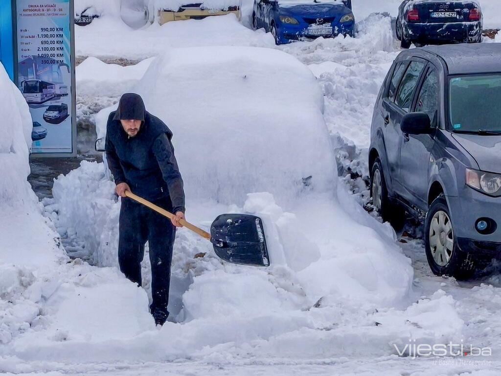 Šta kaže Zakon o čišćenju snijega: Kazne do 10.000 KM