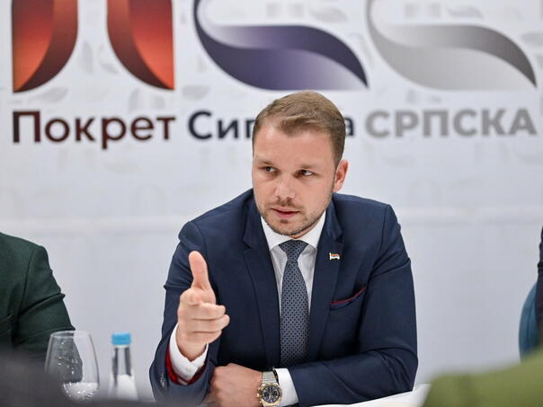 Stanivuković: Zašto se SNSD-e protiv slova "U" ne bori institucijama?