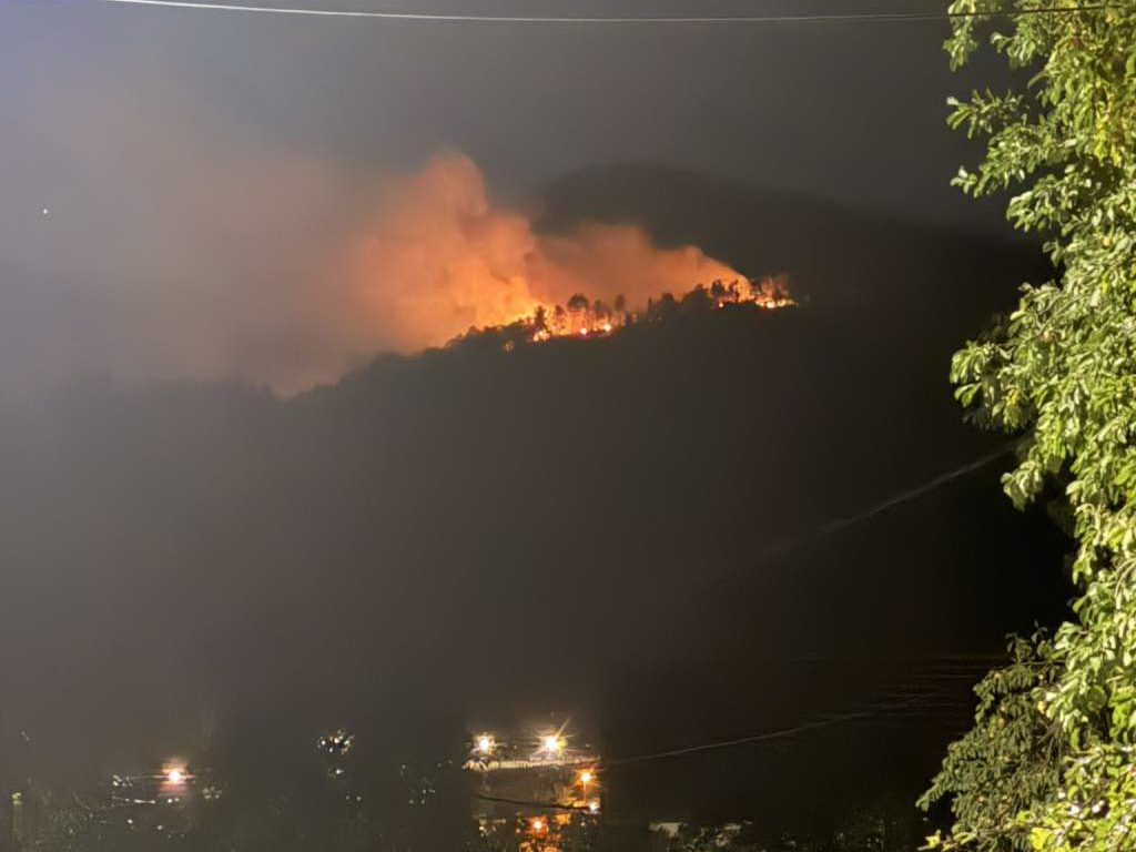 Stanje na požarištu iznad Vrbanje bolje, miris dima zahvatio cijelu Banju Luku
