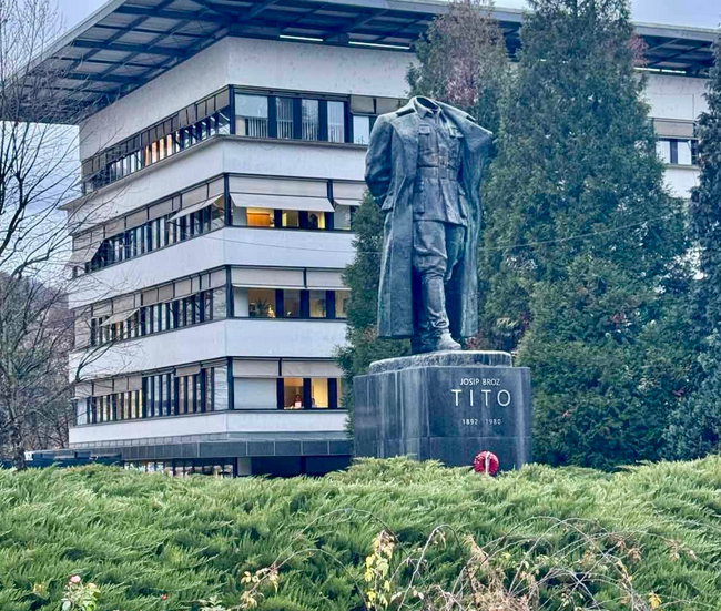 Statui Tita odrezana glava u Sloveniji, nađena u autu hrvatskih tablica