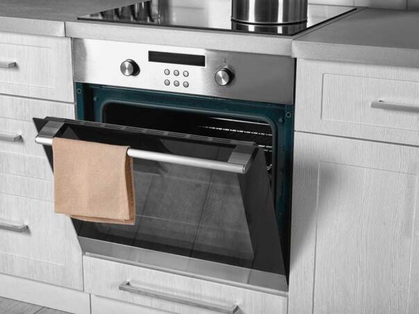 Stavljate li kuhinjsku krpu na vrata rerne? Trebali biste prestati